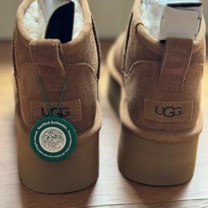 Ugg Classic Mini Platform Boot, Women's size 8. New. Authentic.